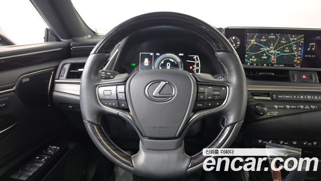 Lexus ES300h (VII) Executive 2020 — фото 18