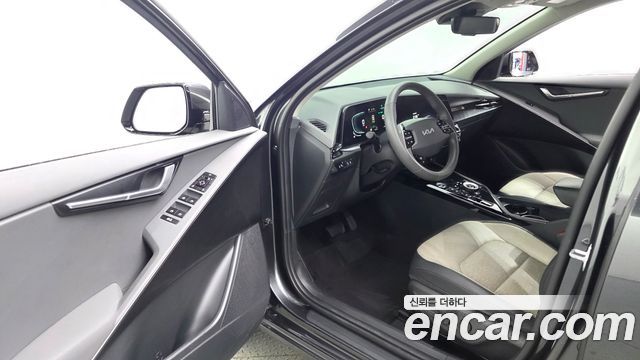 Kia Niro Prestige 2024 — фото 10
