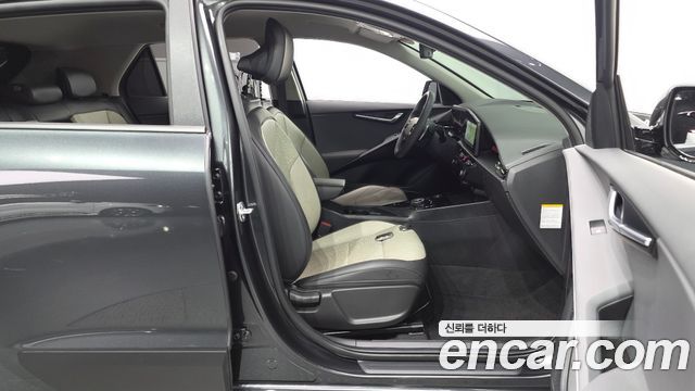 Kia Niro Prestige 2024 — фото 32