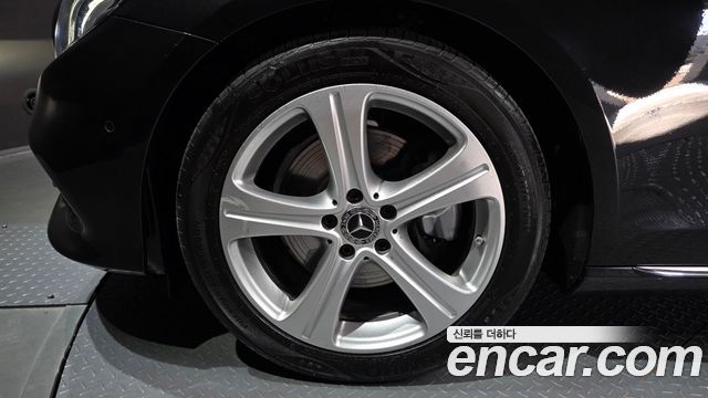 Mercedes-Benz E-Class (W213) E200 Avantgarde 2018 — фото 5