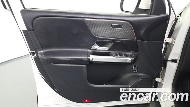 Mercedes-Benz GLB-Class (X247) GLB200 d 2022 — фото 24
