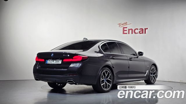 BMW 5 Series (G30) 530e M Sport 2022 — фото 2