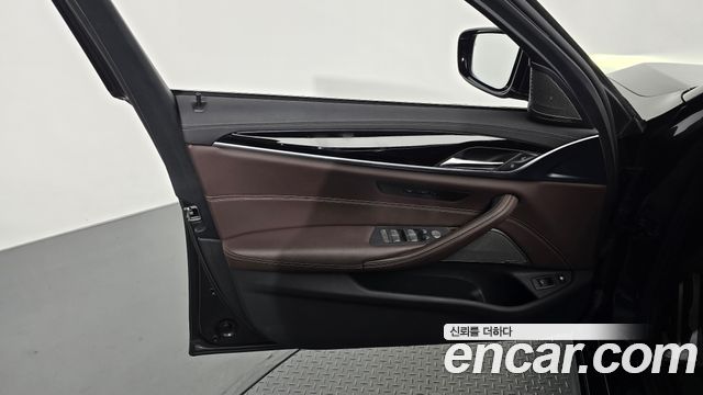 BMW 5 Series (G30) 530e M Sport 2022 — фото 24