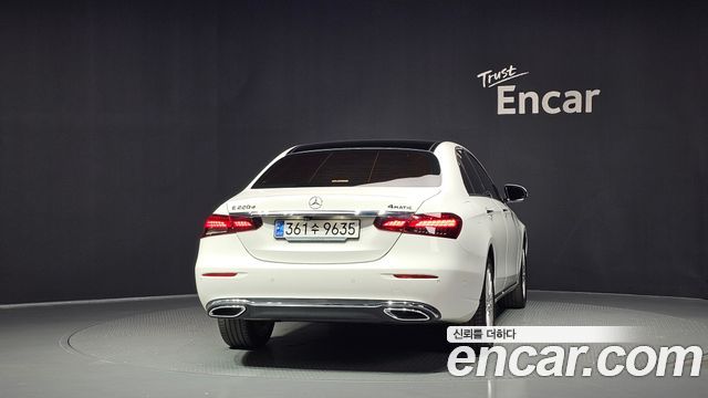 Mercedes-Benz E-Class (W213) E220d 4MATIC Exclusive 2023 — фото 4