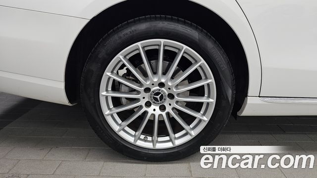 Mercedes-Benz E-Class (W213) E220d 4MATIC Exclusive 2023 — фото 5