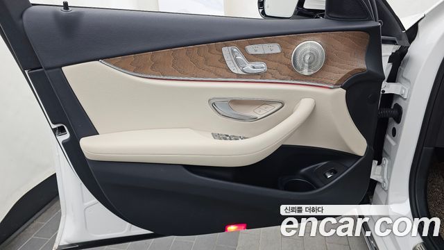 Mercedes-Benz E-Class (W213) E220d 4MATIC Exclusive 2023 — фото 30