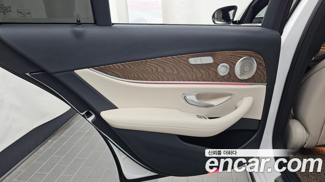 Mercedes-Benz E-Class (W213) E220d 4MATIC Exclusive 2023 — фото 31