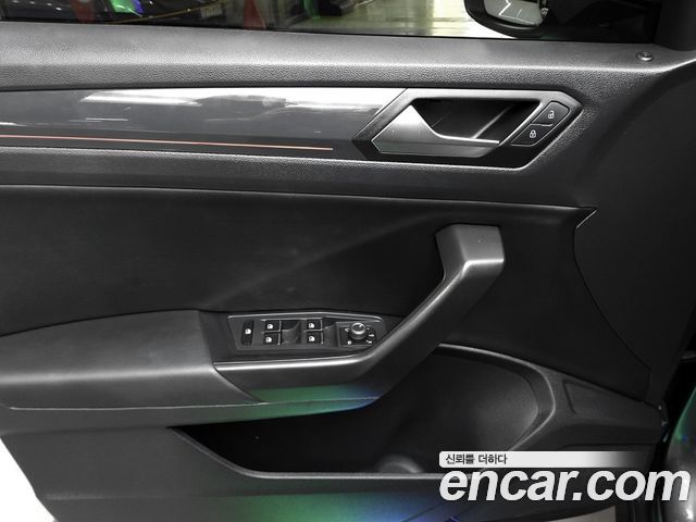 Volkswagen T-Roc 2.0 TDI Premium 2021 — фото 21