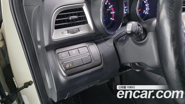 KG Mobility (SsangYong) Tivoli LX 2WD DLX 2015 — фото 17