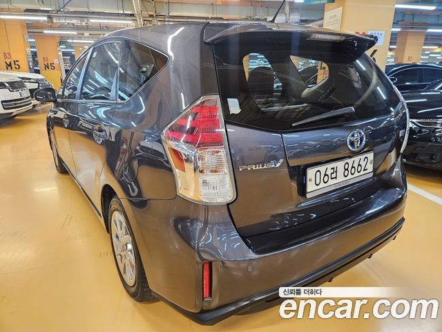 Toyota Prius V 1.8 2017 — фото 2