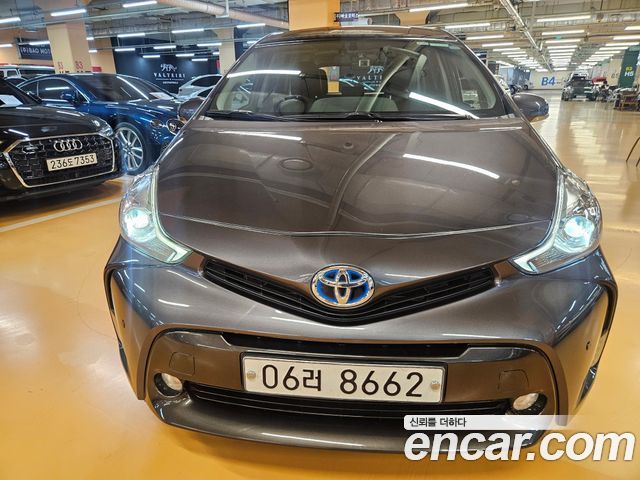 Toyota Prius V 1.8 2017 — фото 3