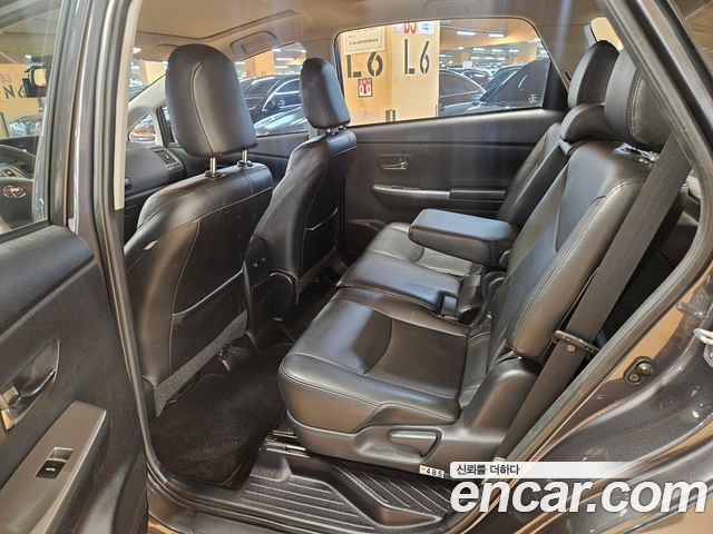 Toyota Prius V 1.8 2017 — фото 10