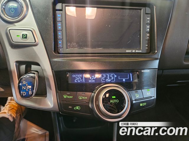 Toyota Prius V 1.8 2017 — фото 12