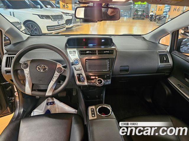 Toyota Prius V 1.8 2017 — фото 13