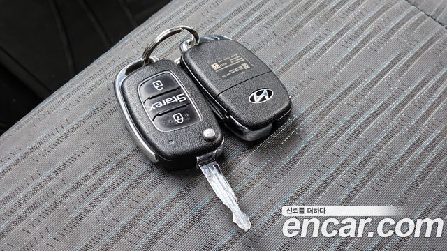 Hyundai Grand Starex 3-Seater VAN Smart 2018 — фото 19