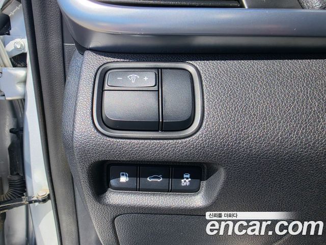 Kia K5 (II) 2.0 MX Prestige 2018 — фото 15