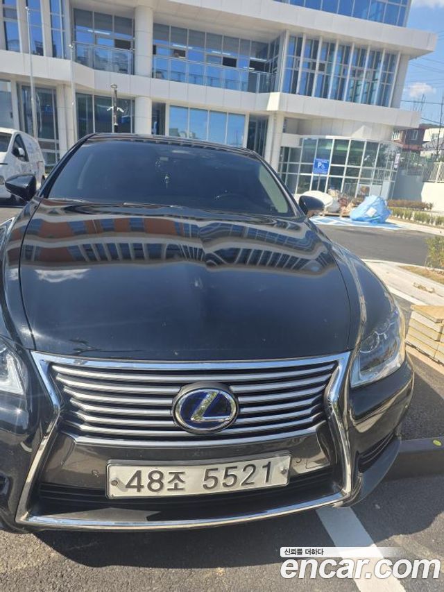 Lexus LS600hL 5-Seats Ottoman XF40