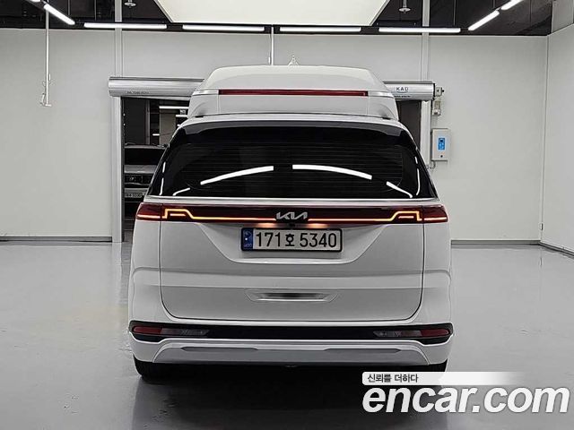 Kia Carnival (IV) Gasoline 4-Seater Hi-Limousine Signature 2023 — фото 3