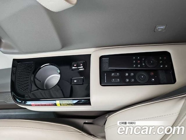 Kia Carnival (IV) Gasoline 4-Seater Hi-Limousine Signature 2023 — фото 18