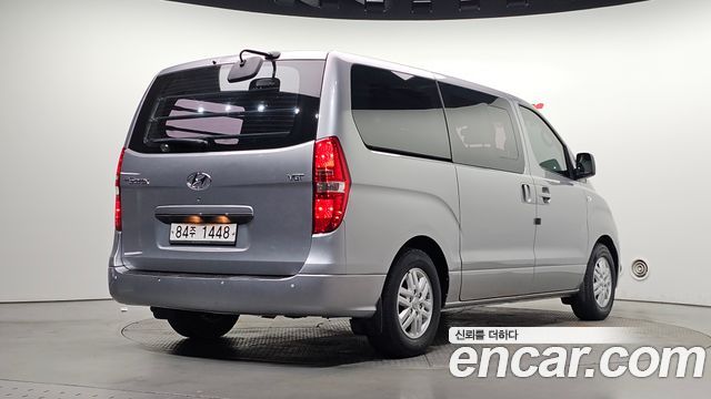 Hyundai Grand Starex 5-Seater VAN Smart 2017 — фото 2