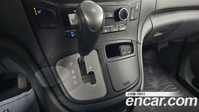 Hyundai Grand Starex 5-Seater VAN Smart 2017 — фото 9