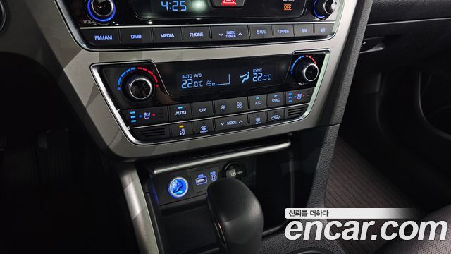 Hyundai Sonata (LF) 2.0 Smart Special 2016 — фото 17