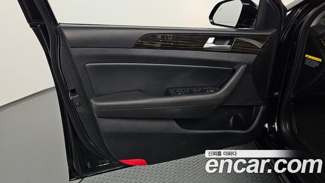 Hyundai Sonata (LF) 2.0 Smart Special 2016 — фото 24