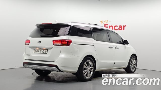 Kia Carnival 9-seater Prestige 2016 — фото 2