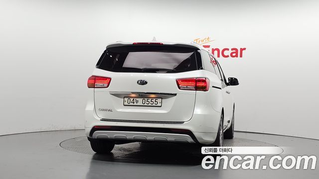 Kia Carnival 9-seater Prestige 2016 — фото 4