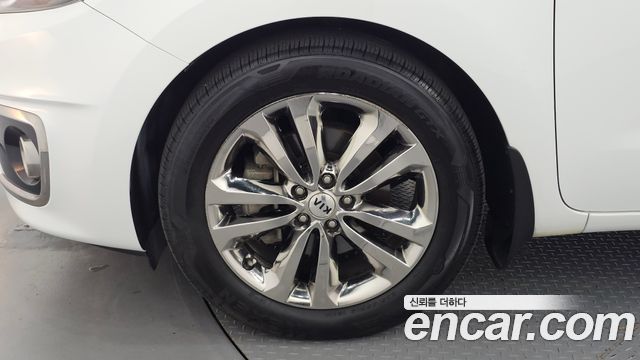 Kia Carnival 9-seater Prestige 2016 — фото 5