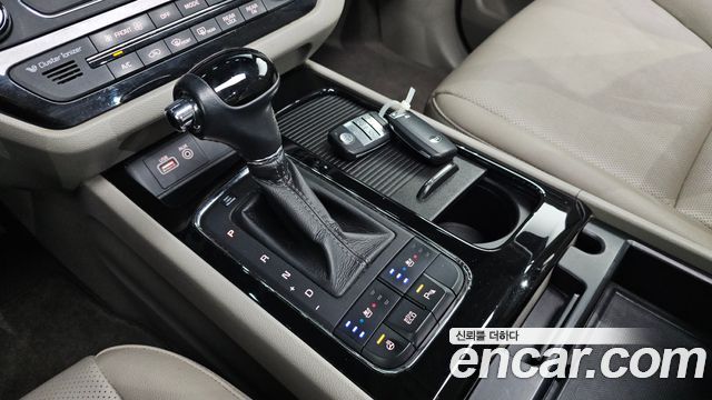 Kia Carnival 9-seater Prestige 2016 — фото 9