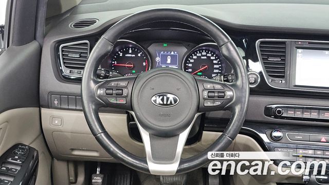 Kia Carnival 9-seater Prestige 2016 — фото 11