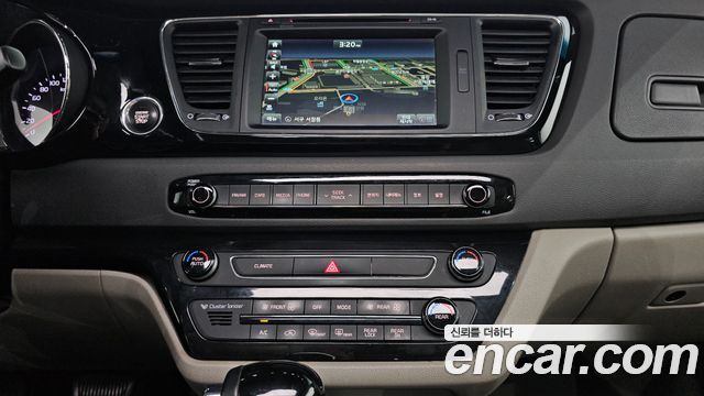 Kia Carnival 9-seater Prestige 2016 — фото 12