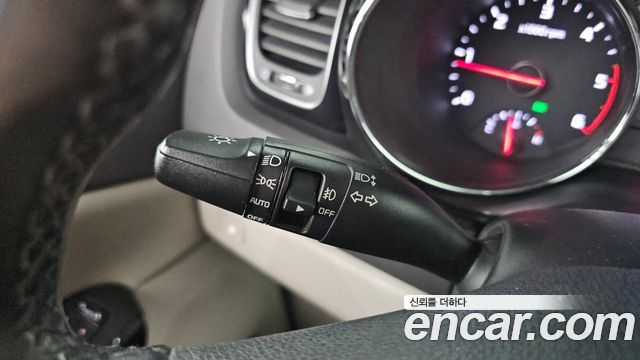 Kia Carnival 9-seater Prestige 2016 — фото 14
