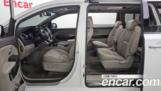 Kia Carnival 9-seater Prestige 2016 — фото 17