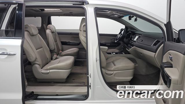 Kia Carnival 9-seater Prestige 2016 — фото 19