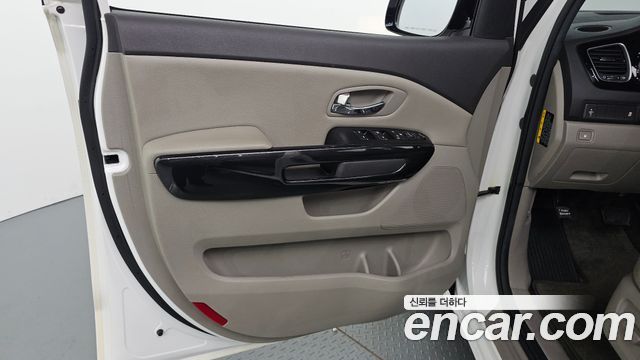 Kia Carnival 9-seater Prestige 2016 — фото 24