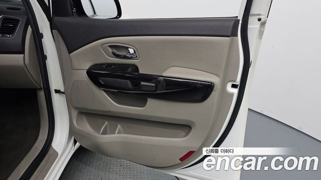 Kia Carnival 9-seater Prestige 2016 — фото 25