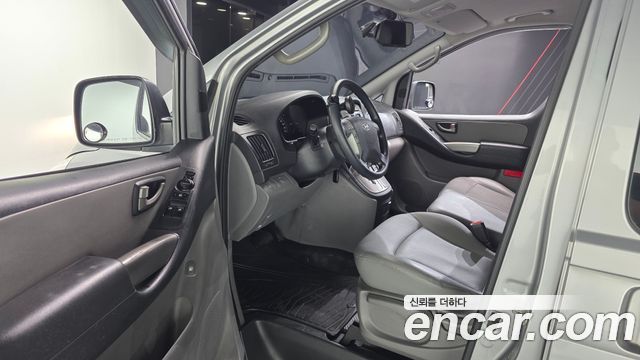 Hyundai Grand Starex 3-Seater VAN CVX Luxury 2013 — фото 10