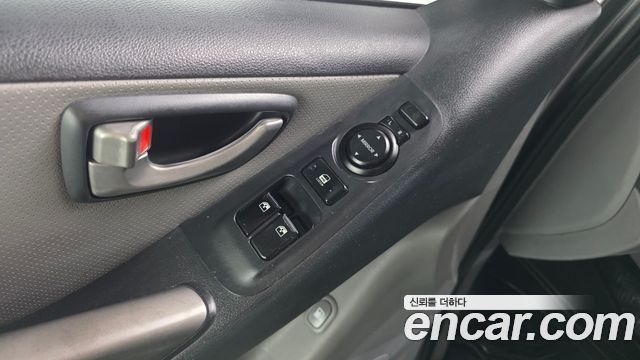 Hyundai Grand Starex 3-Seater VAN CVX Luxury 2013 — фото 17