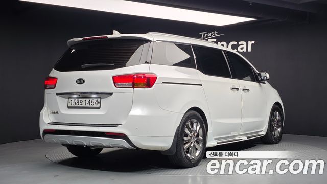 Kia Carnival 9-seater Noblesse 2016 — фото 2