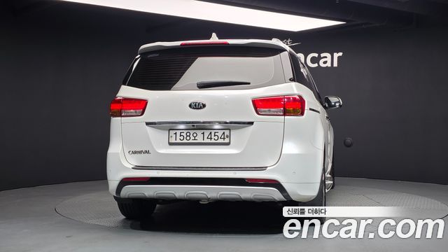 Kia Carnival 9-seater Noblesse 2016 — фото 4