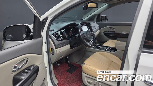 Kia Carnival 9-seater Noblesse 2016 — фото 10