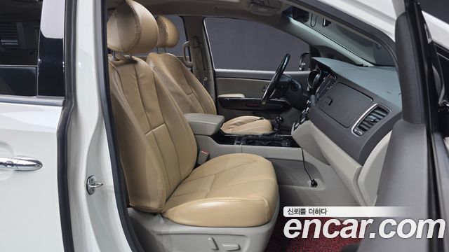 Kia Carnival 9-seater Noblesse 2016 — фото 11