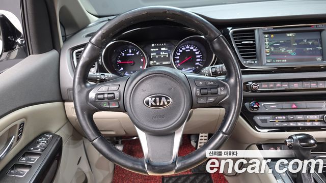 Kia Carnival 9-seater Noblesse 2016 — фото 13