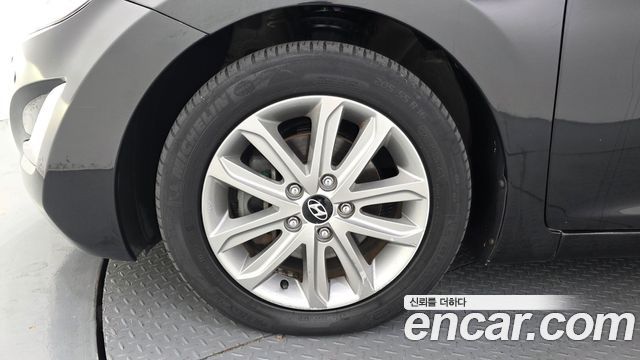 Hyundai Avante 1.6 VGT Premium Standard 2014 — фото 5