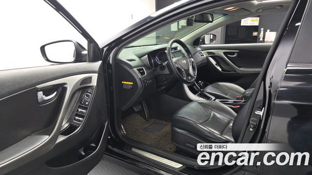 Hyundai Avante 1.6 VGT Premium Standard 2014 — фото 10