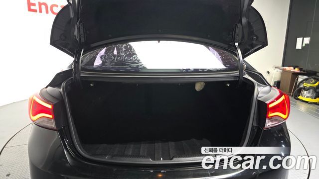 Hyundai Avante 1.6 VGT Premium Standard 2014 — фото 20