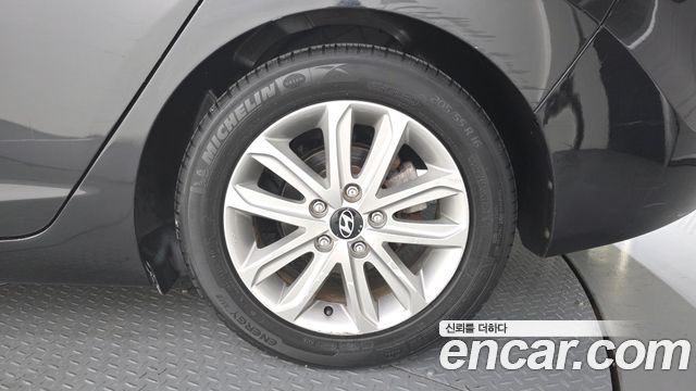 Hyundai Avante 1.6 VGT Premium Standard 2014 — фото 21