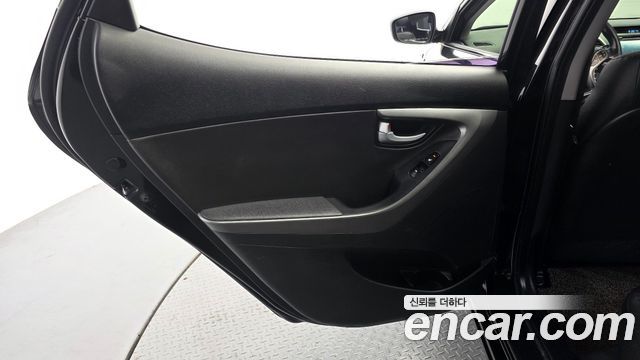 Hyundai Avante 1.6 VGT Premium Standard 2014 — фото 25